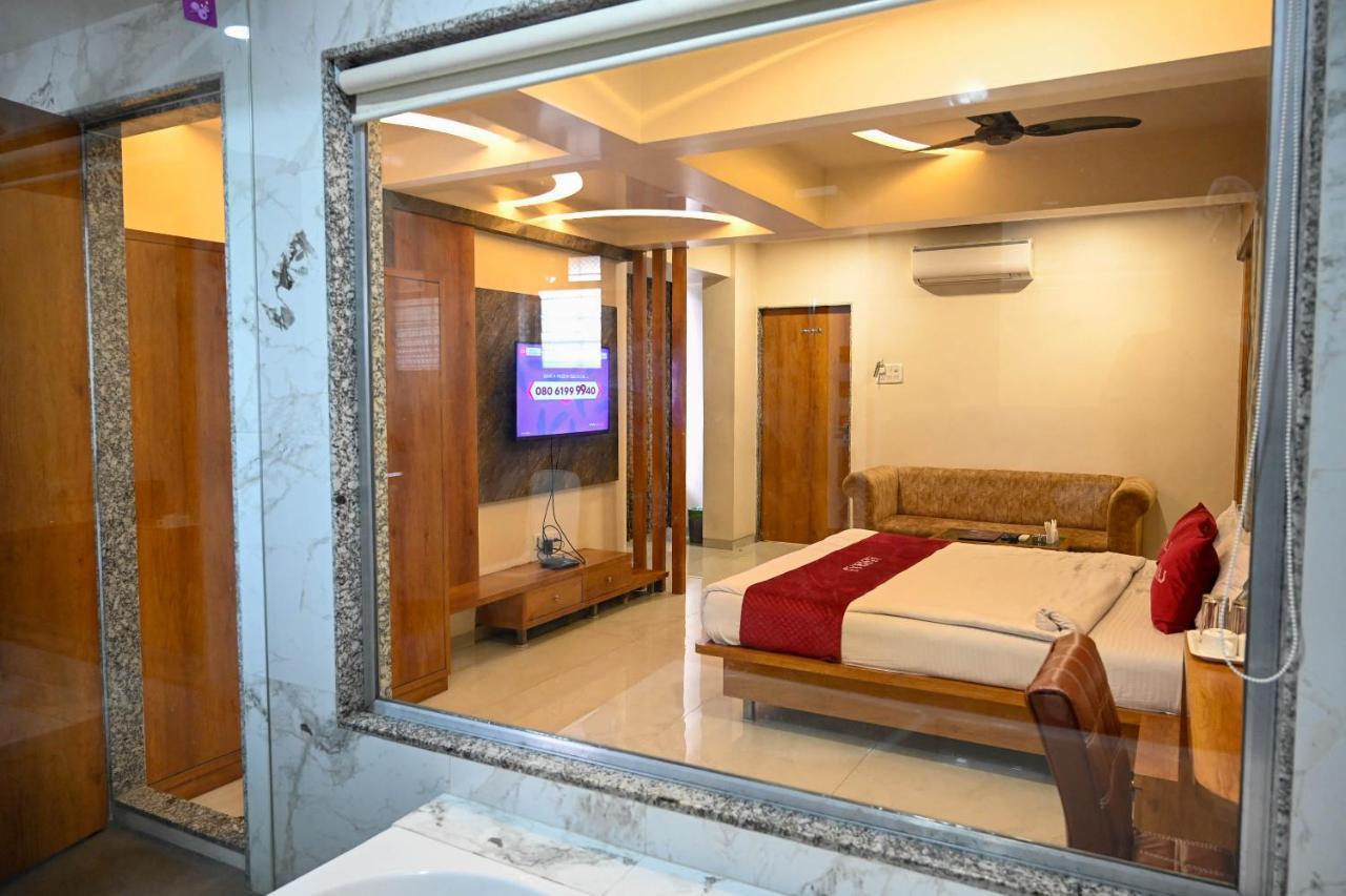 ホテル Adiraj Residency ナビムンバイ エクステリア 写真