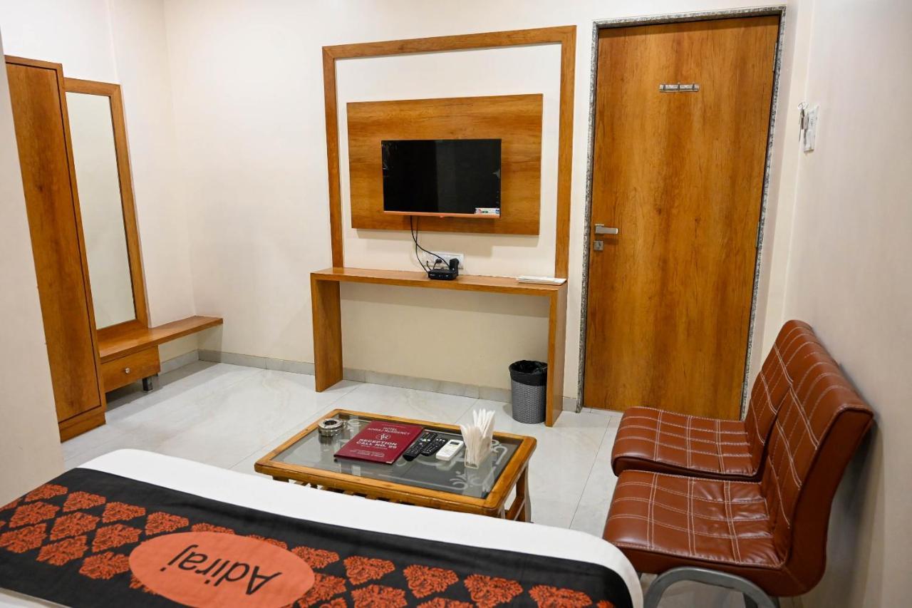 ホテル Adiraj Residency ナビムンバイ エクステリア 写真