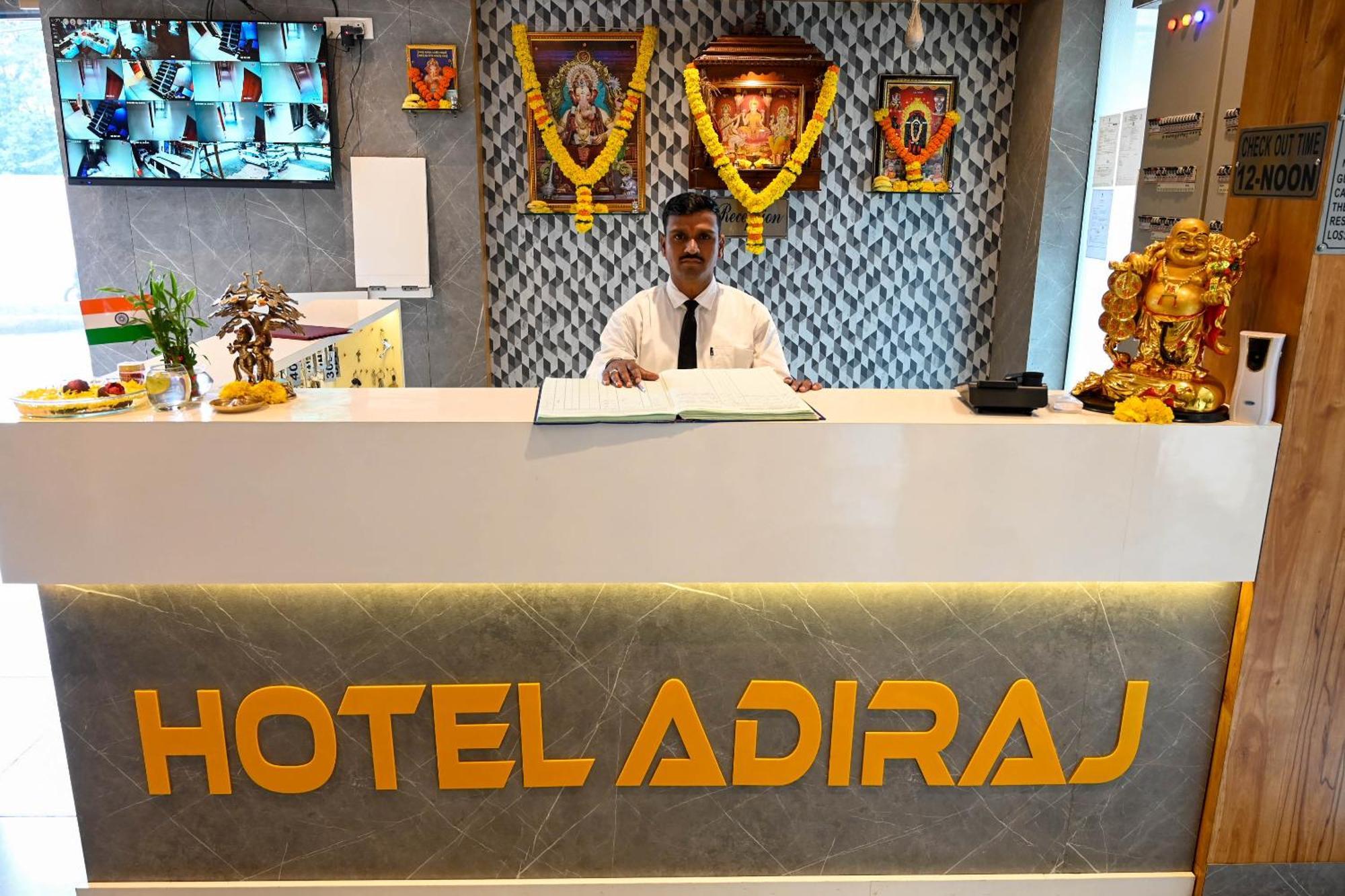 ホテル Adiraj Residency ナビムンバイ エクステリア 写真