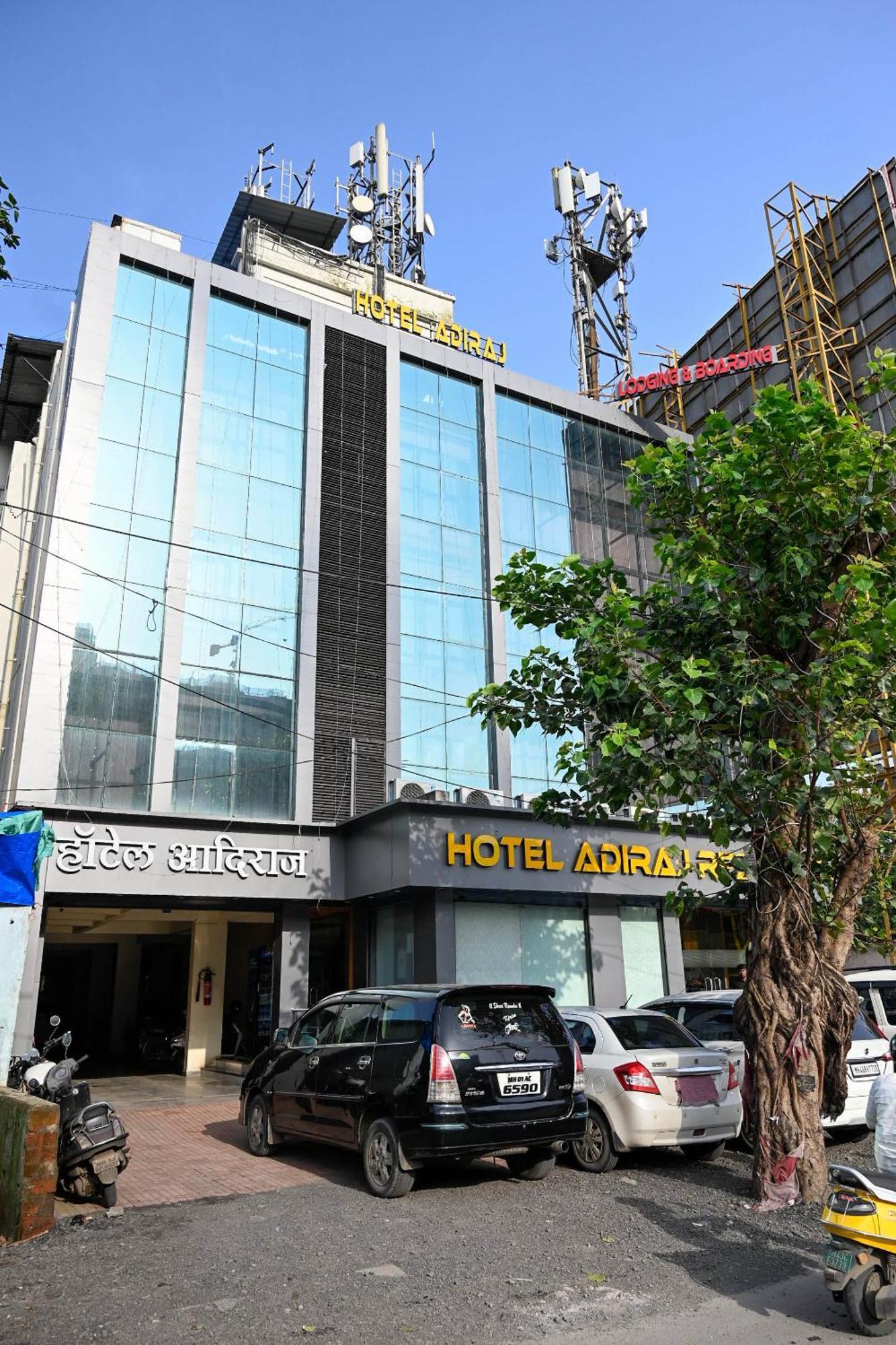 ホテル Adiraj Residency ナビムンバイ エクステリア 写真