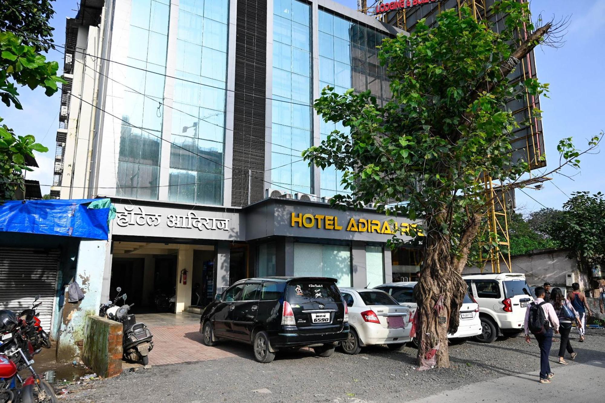 ホテル Adiraj Residency ナビムンバイ エクステリア 写真