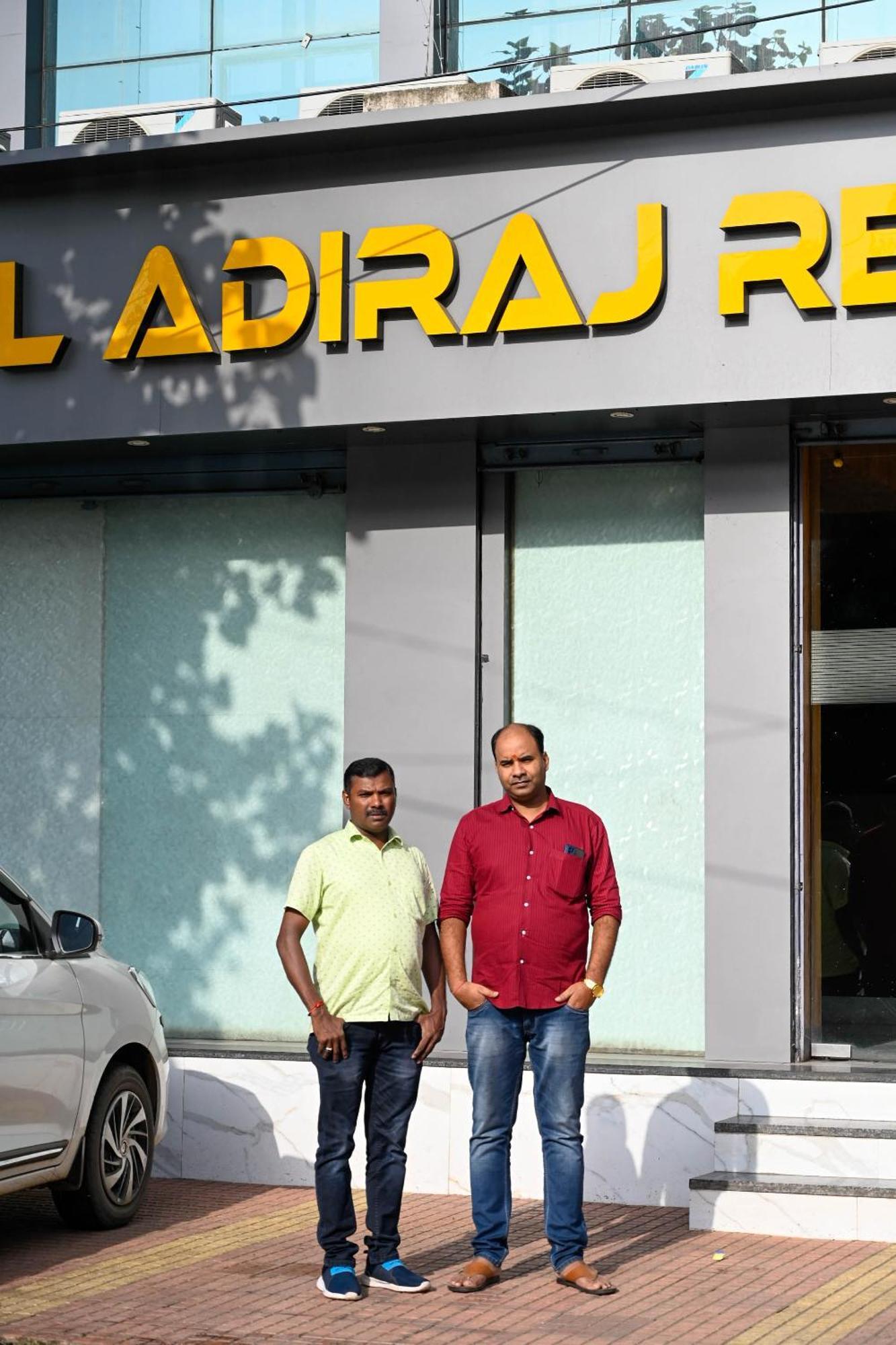 ホテル Adiraj Residency ナビムンバイ エクステリア 写真