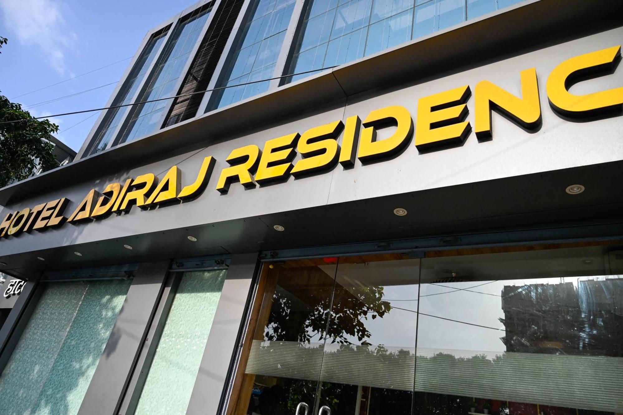 ホテル Adiraj Residency ナビムンバイ エクステリア 写真