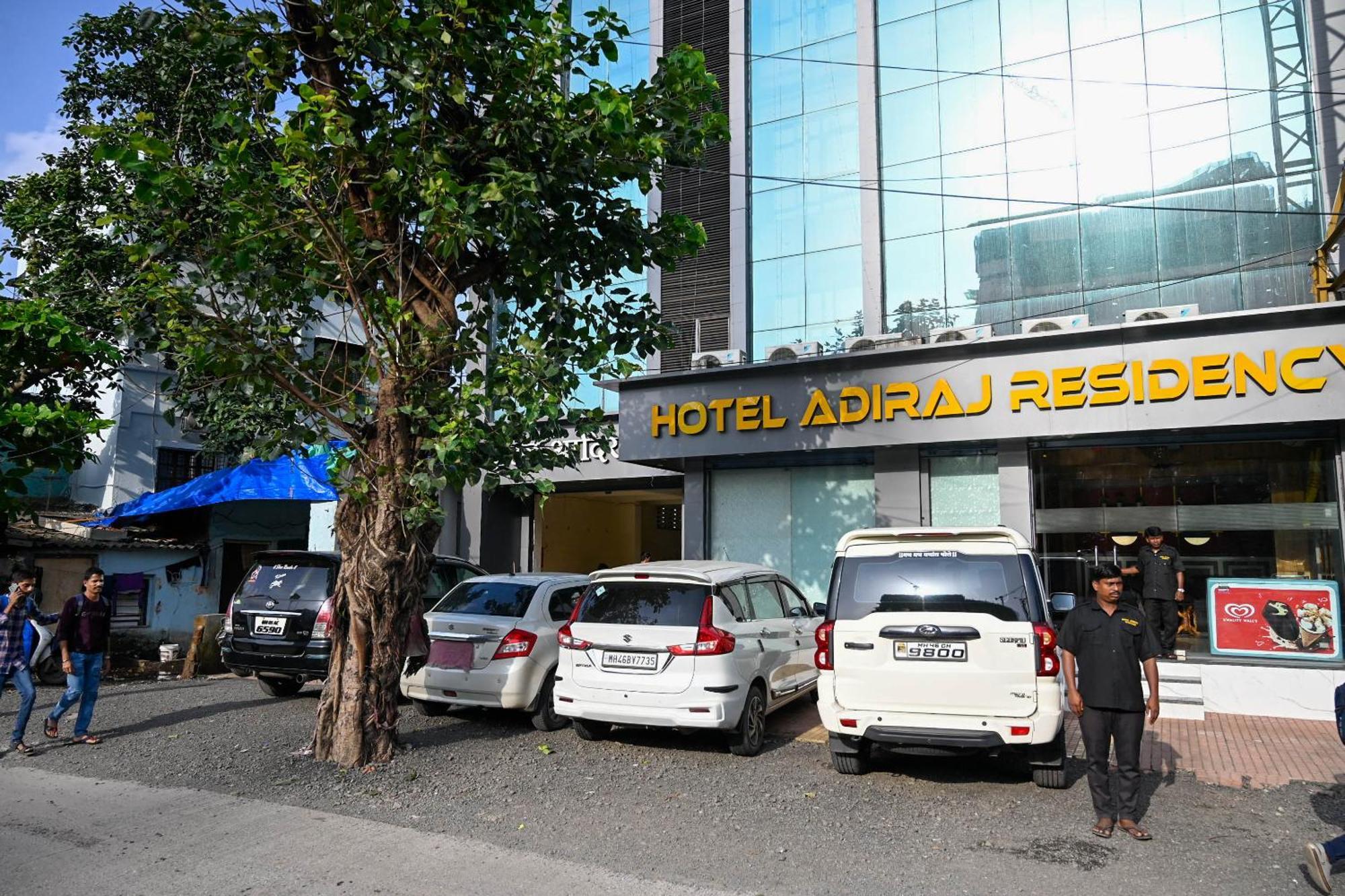 ホテル Adiraj Residency ナビムンバイ エクステリア 写真