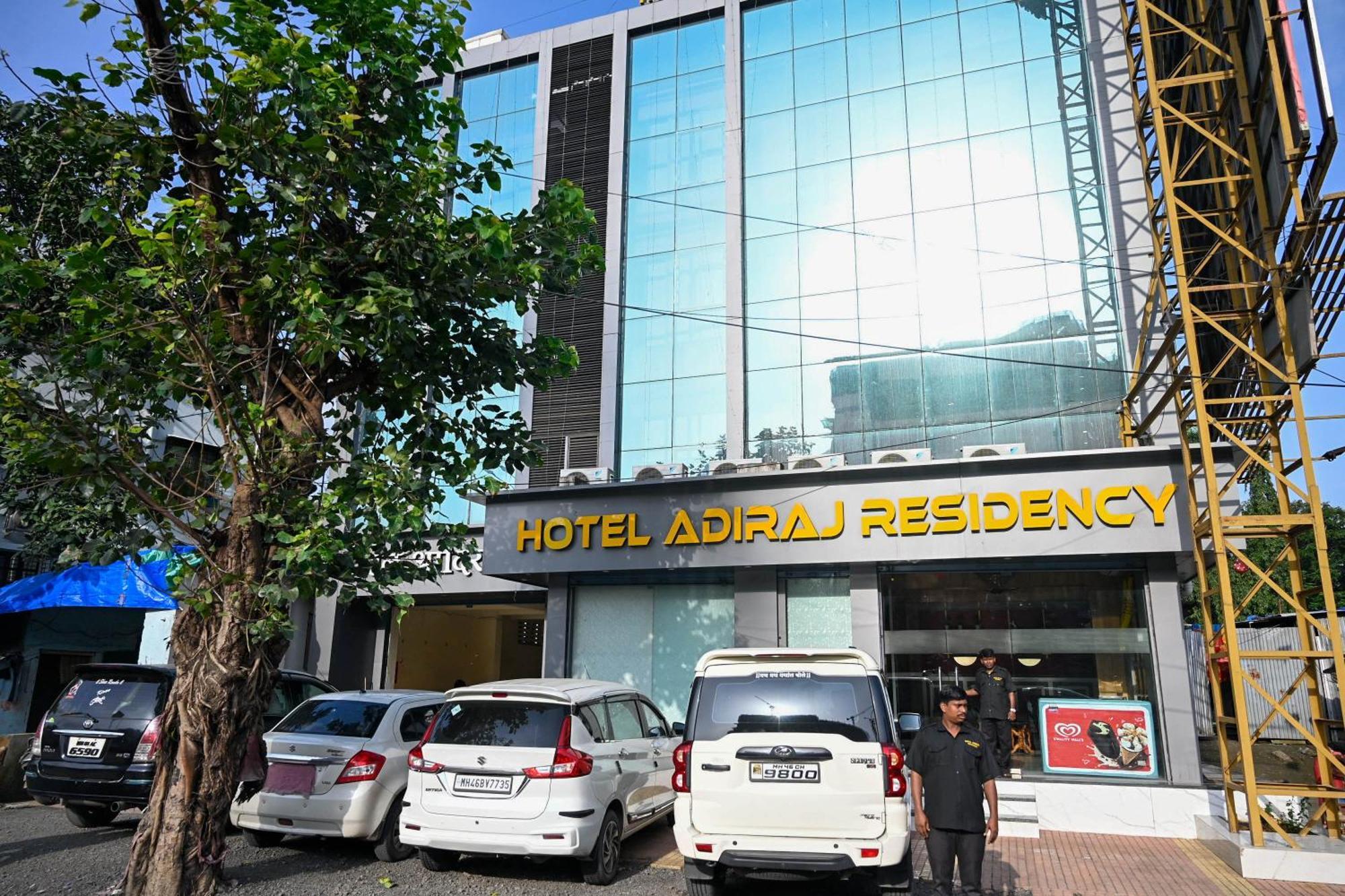 ホテル Adiraj Residency ナビムンバイ エクステリア 写真