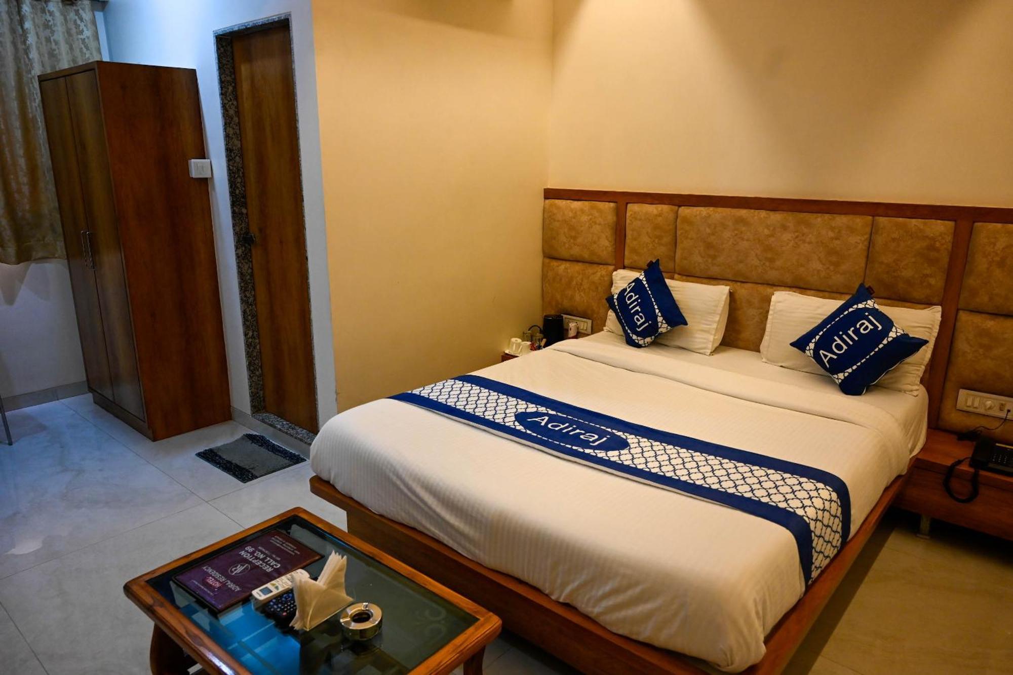 ホテル Adiraj Residency ナビムンバイ エクステリア 写真