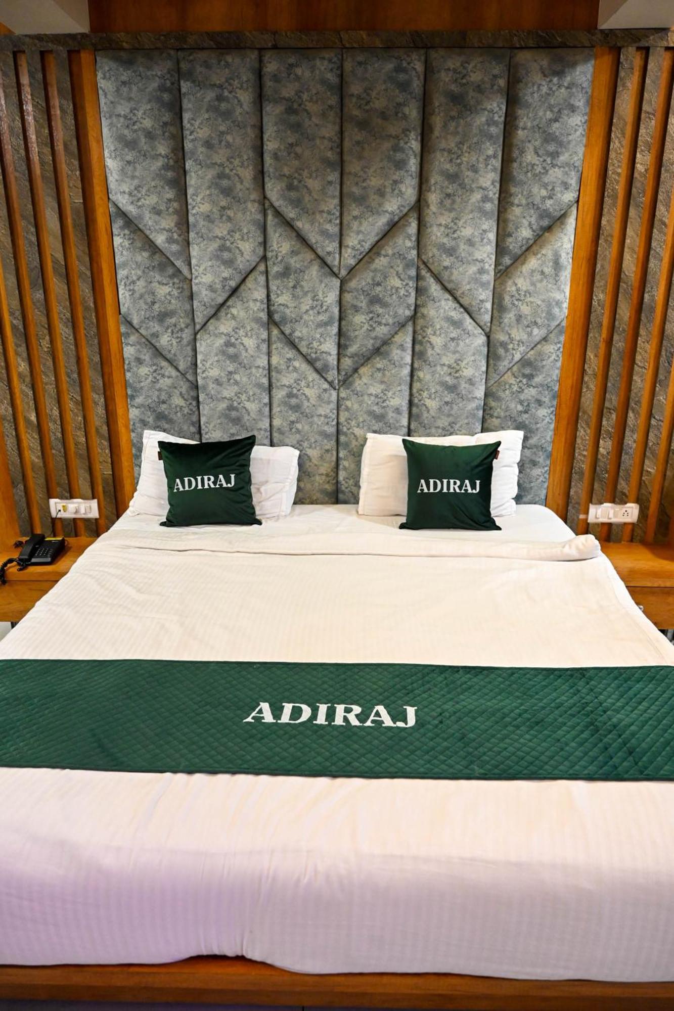 ホテル Adiraj Residency ナビムンバイ エクステリア 写真