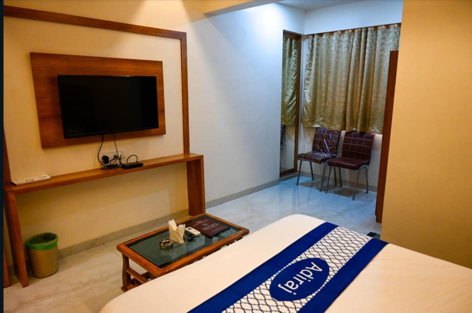 ホテル Adiraj Residency ナビムンバイ エクステリア 写真